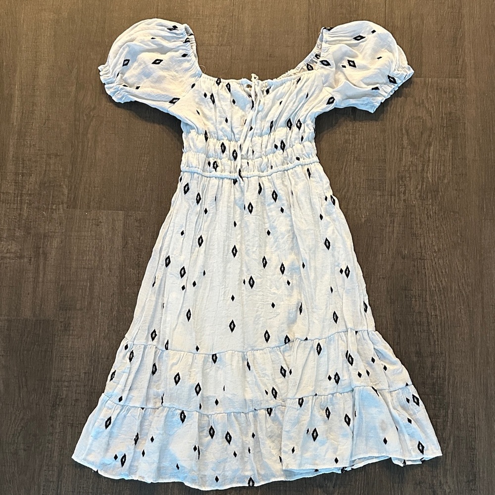 Women’s white diamond embroidered dress (M)